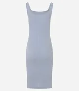 Vestido midi blanco acanalado, de algodón sostenible, con escote cuadrado y tirantes medios.