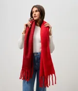 Bufanda de franela color rojo intenso, con textura suave y diseño de tejido liso.