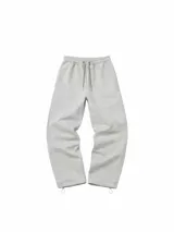 Pantalon de jogging color gris melange, de corte holgado con cintura elástica, cordón de ajuste y cordones elásticos en los tobillos.