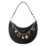 Cartera Guess modelo Tasmin de formato media luna, color negro, con cierre superior y correa de hombro. Presenta una cadena decorativa frontal con múltiples charms metálicos y con cristales, incluyendo el logo de la marca, un corazón, un candado y una flor. Cuenta con el logo triangular de Guess en el centro.