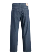 Jean baggy de tiro alto color azul denim, con fit holgado y diseño clásico de cinco bolsillos. Presenta un lavado rinse que le da un acabado limpio y suave.