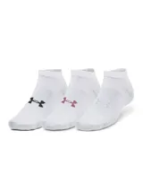 Medias deportivas cortas Under Armour modelo Essential Low Cut, color blanco con el logo de la marca en tono bordó en la parte superior del empeine.