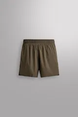 Pantalones cortos de running confeccionados en tejido técnico ligero y elástico con estructura. Cuenta con forro interior, cintura elástica ajustable con cordón, bolsillo trasero con cierre oculto, bolsillos laterales multifunción y aberturas laterales en las perneras para mayor movilidad.