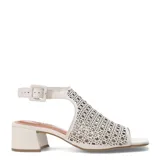 Sandalias de cuero negro con diseño calado láser en la capellada, taco block bajo y pulsera con hebilla ajustable al tobillo.