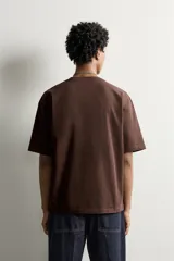 Camiseta relaxed fit de algodón color rojo, con cuello redondo y manga corta.