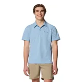 Polo de manga corta Columbia en color azul claro, confeccionado con tecnología Omni-Wick para control de humedad y tejido elástico en cuatro direcciones.