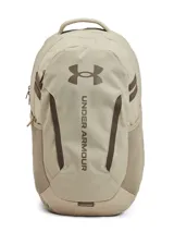 Mochila Under Armour Hustle 6.0 color beige y marrón, impermeable con tecnología UA Storm, compartimento para portátil, bolsillos laterales de malla y gran capacidad.