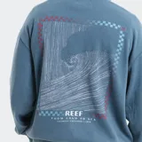 Canguro Reef con capucha, confeccionado en tejido con efecto lavado color gris oscuro. Presenta un estampado gráfico pequeño en el centro del pecho con diseño de cuadros en tonos rojos y azules, y bolsillo frontal tipo canguro.