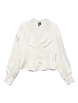 Blusa blanca de manga larga con cuello en V y cierre frontal de botones. Presenta mangas con volumen y puños abotonados, confeccionada en tejido plano.