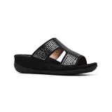 Sandalia de cuña color verde oliva con dos tiras anchas con perforaciones y apliques dorados.