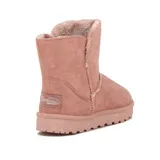 Pantubota corta color rosa, con interior de piel sintética y suela de goma.
