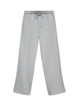 Pantalón wide leg de tiro medio y calce holgado, color gris claro, confeccionado en felpa suave con cintura elastizada y cordón de ajuste.