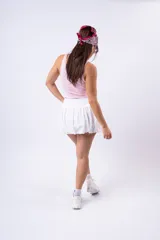 Minifalda blanca de corte globo con cintura elastizada.