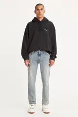 Jean Levi's 511 Slim de hombre, color azul claro con efecto desgastado, tiro medio y corte ajustado.