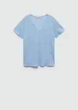 Remera de lino celeste con cuello en V y mangas cortas, de corte recto y ligero.