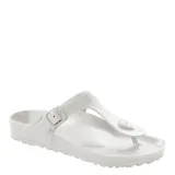 Sandalias Birkenstock modelo Gizeh, color blanco, con tira entre los dedos y hebilla lateral ajustable.