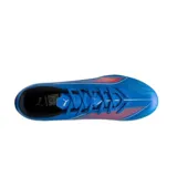 Championes de fútbol Puma Ultra 6 Play FG/AG, color azul con detalles en naranja y blanco. Diseño aerodinámico con suela de tapones para césped natural y artificial.