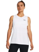 Musculosa deportiva Under Armour de color blanco, modelo Tech Tank Solid, confeccionada en tejido ultrasuave de secado rápido con logo impreso en el pecho.