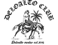 Remera corta amarilla ajustada al cuerpo, tipo baby tee, con estampado frontal negro estilo vintage que incluye la leyenda "Deloalto Club" y un diseño ecuestre.