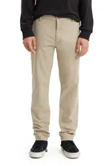 Pantalón chino color beige de gabardina con corte tapered, tiro medio y cierre con cremallera.