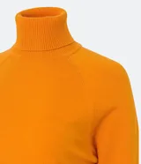 Blusa básica de punto marca Blue Steel, con cuello alto y manga larga. Confeccionada en tejido de punto recto con textura suave y cómoda.