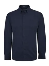 Camisa de manga larga para hombre, color azul marino oscuro, confeccionada en cotele fino de algodón orgánico. Presenta cuello con botones (button-down) y un bolsillo de parche en el pecho izquierdo.