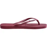 Ojotas Havaianas modelo Slim Square con puntera cuadrada, diseño minimalista en color negro con tiras finas y logo metálico aplicado.