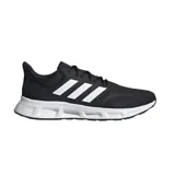Championes de running adidas modelo Show The Way 2.0, color negro con las tres tiras características en blanco y suela de amortiguación blanca.