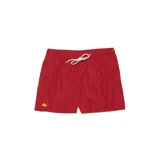 Short de baño Lacoste color rojo, con cintura elástica y cordón ajustable blanco. Presenta bolsillos laterales y el logo de la marca bordado en amarillo en la parte inferior.