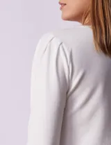 Buzo tejido en hilado fino color blanco, marca Vila Milano. Manga ¾ con pliegue en hombro.