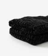 Guantes negros de chenille con dedos largos.