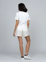 Remera de manga corta Calvin Klein Jeans, confeccionada en algodón regenerativo. Presenta cuello redondo y un estampado frontal con el logotipo de la marca.