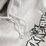 Buzo hoodie gris con bolsillo tipo canguro y logo de la marca Fucking Awesome estampado en el pecho.