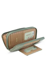 Billetera larga de diseño combinado en tonos terracota y beige, confeccionada en material sintético con textura tipo gamuza y lisa. Cuenta con cierre perimetral, solapa frontal con broche a presión y visor para documentos, además de múltiples compartimentos internos para tarjetas, billetes y monedero con cierre.