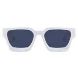 Gafas de sol unisex Cabo modelo Praga, con montura cuadrada blanca de plástico reciclado y lentes oscuros con filtro UV 400.