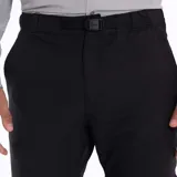 Pantalón de trekking desmontable color negro, con diseño funcional que permite convertirlo en short. Cuenta con cintura elástica, cinturón ajustable integrado, múltiples bolsillos con cierre y detalles reflectantes.