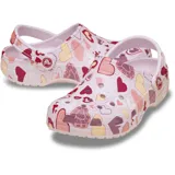 Zuecos Crocs modelo Classic con estampado de corazones y piruletas en tonos rosados, rojos y amarillos. Presentan diseño ergonómico con correa pivotante en el talón, puertos de ventilación laterales y suela de espuma Croslite ligera y flexible.
