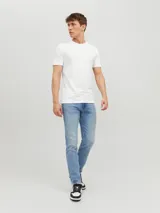 Camiseta blanca de manga corta y cuello redondo, marca Jack & Jones Essentials.
