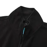 Campera polar Hurley modelo Terra, color negro, con cuello alto, cierre frontal completo, bolsillos laterales y un parche hexagonal de cuero sintético en el pecho.