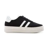 Championes negros con plataforma blanca, cordones negros y tres tiras blancas en el lateral.