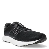 Championes de running New Balance modelo 520 V8, color negro con entresuela blanca. Presentan un diseño de malla técnica transpirable con detalles sintéticos y el logo de la marca en el lateral.