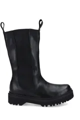 Bota de cuero negra de caña media, línea Kikos modelo Spirit, con elásticos laterales y suela track.