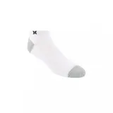 Medias cortas blancas con puntera y talón en gris, y logo de la marca en negro en el tobillo.