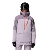 Campera anorak Columbia Coreshot para mujer, de diseño impermeable y transpirable con tecnología Omni-Tech. Es de color lila con bloques en tonos más oscuros y detalles en color naranja en las cremalleras. Cuenta con capucha compatible con casco, media cremallera frontal, bolsillo canguro delantero, bolsillo en el pecho y aberturas de ventilación bajo las axilas.