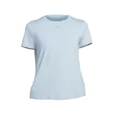 Remera deportiva Nike One Classic color celeste, de corte clásico, mangas cortas y logo pequeño en el pecho. Confeccionada con tejido ligero y tecnología Dri-FIT.