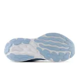 Zapatillas de running New Balance Fresh Foam 680v7 para mujer, color lila con detalles en verde y azul.