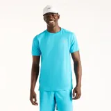 Remera deportiva New Balance Sport Essentials de color celeste, con cuello redondo, mangas cortas y logo reflectante en el pecho.