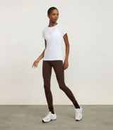 Remera deportiva de manga corta y cuello redondo, color blanco, con la palabra "MOTION" estampada en el pecho en tono blanco sutil.