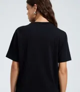 Remera negra de algodón con estampado gráfico de la serie animada Laboratorio de Dexter. Presenta cuello redondo, mangas cortas y un corte holgado.