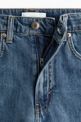 Jean wide leg de tiro alto en denim rígido de mezcla de algodón y lyocell, en color azul, con diseño de cinco bolsillos y corte holgado en las piernas.